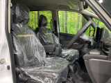 運転席まわりには十分なスペースがあり、大柄な方でもゆったり運転していただける環境です。