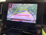 【バックカメラ】駐車時に後方がリアルタイム映像で確認できます。大型商業施設や立体駐車場での駐車時や、夜間のバック時に大活躍!運転スキルに関わらず、今や必須となった装備のひとつです!