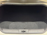 積み下ろしのしやすいデッキにはたっぷりと荷物を積み込んでいただけます。遊びから仕事まで、様々なシーンで頼れます♪