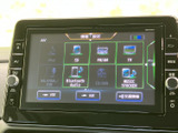 ラジオやテレビ、Bluetooth Audioなど、選べる音源を画面上で確認できます。利用したい項目を選びやすく、通勤や週末のお出かけなど、日常の移動に合わせて活用できます。