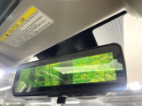 【スマートリヤビューミラー】後席の大きな荷物や同乗者で後方が確認しづらい時でも安心!カメラが撮影した車両後方の映像をルームミラー内に表示。クリアな視界で状況の確認が可能です!