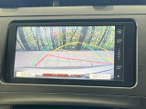 【バックカメラ】駐車時に後方がリアルタイム映像で確認できます。大型商業施設や立体駐車場での駐車時や、夜間のバック時に大活躍!運転スキルに関わらず、今や必須となった装備のひとつです!