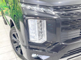 【LEDヘッドライト】悪天候や夜間走行時も良好な視界を確保し安心して運転できる高輝度LEDヘッドライトを装備!点灯速度が早く、消費電力も抑えられています。