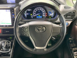 【純正革巻きステアリング】上質な革を使用することで、手にしっかり馴染みとても運転しやすいハンドルです♪