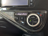 【オートエアコン】一度お好みの温度に設定すれば、車内の温度を検知し風量や温度を自動で調整。暑い&hellip;寒い&hellip;と何度もスイッチ操作をする必要はありません。快適な車内空間には必須の機能ですね♪