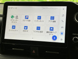画面上に各種メニューが並び、必要な項目を見つけやすい構成です。ナビやオーディオ関連の操作を画面から選べるため、日々の移動に合わせて使い分けていただけます。