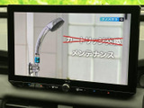 画面にはテレビ映像が表示され、停車中の待ち時間に映像を視聴して過ごせます。大きな画面で内容を確認しやすく、車内でひと息つきたいときにも活用いただける装備です。