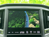 テレビ番組などの映像を画面で楽しめる装備です。停車中の待ち時間に視聴でき、車内で過ごす時間を有効に活用したい方にも便利にお使いいただけます。