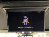 【13.2型フリップダウンモニター】大画面モニターで後席でもエンタメをお楽しみいただけます。小さなお子様にも大人気の装備です♪