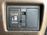 【パワースライドドア】スマートキーや運転席のスイッチでスライドドアの開閉が可能♪電動だから力を入れてドアを開ける必要が無く、小さいお子様でも、重い荷物を持っている時もラクに開け閉めできます♪