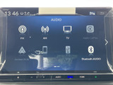 ラジオやテレビ、スマートフォン連携など、複数の音声・メディア項目が一画面に並びます。表示を見ながら使いたい機能を選びやすく、日々の移動を快適にサポートします。