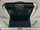 【12.8型フリップダウン】大画面モニターで後席でもエンタメをお楽しみいただけます。家族や友人とお出かけする機会が多い方に大人気です♪