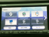 DVD・CDのほかFM・AM、テレビ、iPod、SDなど複数の音源を選べます。普段使うメディアに合わせて選択でき、車内での時間を便利に楽しめる装備です。