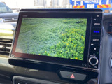 テレビ映像を表示できる画面を備えており、停車中の待ち時間に番組を楽しめます。視認しやすい大きさで、車内で過ごす時間をより快適に活用したい方にうれしい装備です。