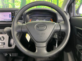 インテリアに合わせたデザインのステアリングは、運転される方のことも考え、運転しやすい形状、大きさです。是非一度、実際に触ってお確かめください。