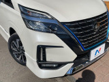 【LEDヘッドライト】悪天候や夜間走行時も良好な視界を確保し安心して運転できる高輝度LEDヘッドライトを装備!点灯速度が早く、消費電力も抑えられています。