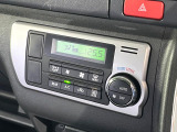 【オートエアコン】一度お好みの温度に設定すれば、車内の温度を検知し風量や温度を自動で調整。暑い&hellip;寒い&hellip;と何度もスイッチ操作をする必要はありません。快適な車内空間には必須の機能ですね♪