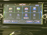 テレビやラジオに加え、目的地や電話番号などの項目が並び、利用したいメニューを画面で確認できます。各機能への入口がまとまっており、日常のさまざまな場面で役立ちます。