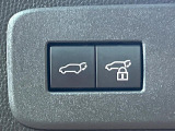 【パワーバックドア】スマートキーや運転席のボタンを押すだけでリアゲートが自動で開閉します!荷物を持っている時や、高い位置にあるバックドアを閉める際に便利な機能です♪