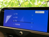 FM・AMやテレビ、交通情報など、利用できる音声・情報メニューを画面で選べます。項目がまとまって表示されているため、目的に合わせて確認しやすい構成です。