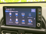 FM・AMやTVをはじめ、Bluetooth、Apple CarPlay、Android Autoなどのメニューを画面から選べます。音楽や接続機器の選択肢が見やすく、普段使いにも便利な装備です。