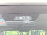 【三菱e-Assist】走行中に前方の車両等を認識し、衝突しそうな時は警報とブレーキで衝突回避と被害軽減をアシスト。より安全にドライブをお楽しみいただけます。