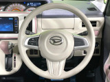 インテリアに合わせたデザインのステアリングは、運転される方のことも考え、運転しやすい形状、大きさです。是非一度、実際に触ってお確かめください。