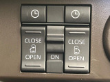 【両側パワースライドドア】スマートキーや運転席のスイッチで後席両側スライドドアの開閉が可能♪電動だから力を入れてドアを開ける必要が無く、小さなお子様でも簡単に開け閉めでき快適です♪