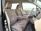 運転席シート廻りは使用感も少なく、良好な状態となっています。前オーナー様が丁寧に使っていたことがよくわかりますね。