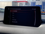 FMやAM、Bluetoothなどの音楽・情報ソースを画面から選べる仕様です。お好みに合わせて音声コンテンツを切り替えられ、通勤や日々のお出かけの時間を便利に過ごせます。