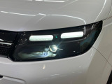 【LEDヘッドライト】悪天候や夜間走行時も良好な視界を確保し安心して運転できる高輝度LEDヘッドライトを装備!点灯速度が早く、消費電力も抑えられています。