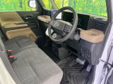 運転席シート廻りは使用感も少なく、良好な状態となっています。丁寧に使われていたことがよくわかりますね。