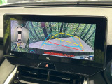 【パノラミックビューモニター】専用のカメラにより、上から見下ろしたような視点で360度クルマの周囲を確認することができます☆死角部分も確認しやすく、狭い場所での切り返しや駐車もスムーズに行えます。