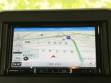 道路や周辺施設が地図上に表示され、現在地や進行方向を確認しながら目的地までの道のりを把握できます。地図表示と案内情報を見比べやすく、日常のお出かけにも役立ちます。