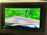 【バックカメラ】駐車時に後方がリアルタイム映像で確認できます。大型商業施設や立体駐車場での駐車時や、夜間のバック時に大活躍!運転スキルに関わらず、今や必須となった装備のひとつです!