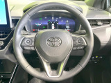 インテリアに合わせたデザインのステアリングは、運転される方のことも考え、運転しやすい形状、大きさです。是非一度、実際に触ってお確かめください。