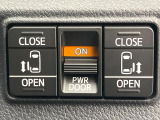 【両側パワースライドドア】スマートキーや運転席のスイッチで後席両側スライドドアの開閉が可能♪電動だから力を入れてドアを開ける必要が無く、小さなお子様でも簡単に開け閉めでき快適です♪