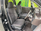 運転席シート廻りは使用感も少なく、良好な状態となっています。前オーナー様が丁寧に使っていたことがよくわかりますね。