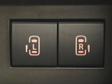【両側パワースライドドア】スマートキーや運転席のスイッチで後席両側スライドドアの開閉が可能♪電動だから力を入れてドアを開ける必要が無く、小さなお子様でも簡単に開け閉めでき快適です♪