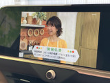 テレビ番組を画面で視聴でき、停車中の待ち時間も快適に過ごせます。映像が画面内に大きく表示され、番組内容を確認しやすいので、休憩時の楽しみにもなります。
