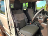 運転席シート廻りは使用感も少なく、良好な状態となっています。前オーナー様が丁寧に使っていたことがよくわかりますね。