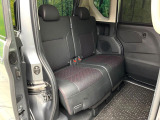 後部座席も気になるようなキズ・汚れやへたり等、大きなダメージはなく、良好な状態です。
