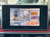 テレビ映像を表示できる画面を備え、停車中の待ち時間には番組視聴を楽しめます。画面内で放送内容を確認でき、休憩時など車を停めている時間を有効に使える装備です。