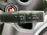 速度やシフト位置、燃料残量などの情報が一画面にまとまり、運転中に必要な表示を把握しやすい構成です。ドアの開閉状態も表示されるため、乗車時の確認にも役立ちます。