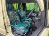 運転席シート廻りは使用感も少なく、良好な状態となっています。前オーナー様が丁寧に使っていたことがよくわかりますね。