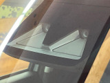 【トヨタセーフティセンス】走行中に前方の車両等を認識し、衝突しそうな時は警報とブレーキで衝突回避と被害軽減をアシスト。より安全にドライブをお楽しみいただけます。
