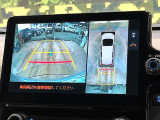 【パノラミックビューモニター】専用のカメラにより、上から見下ろしたような視点で360度クルマの周囲を確認することができます☆死角部分も確認しやすく、狭い場所での切り返しや駐車もスムーズに行えます。