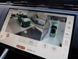 【3Dサラウンドカメラ】は狭い場所でも安心して駐車できるようにサポート。タッチスクリーンの表示と音で障害物との距離を確認できます。車幅感覚に慣れていない方や駐車の苦手な方には必見の装備といえます♪