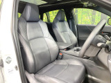 運転席シート廻りは使用感も少なく、良好な状態となっています。前オーナー様が丁寧に使っていたことがよくわかりますね。