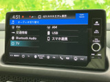 FMやAM、USB、Bluetooth Audioなど、音源の選択肢が画面に並びます。使いたい項目を見比べやすく、聴きたい音源へ切り替えやすいので、日常の移動時間にも活用できます。